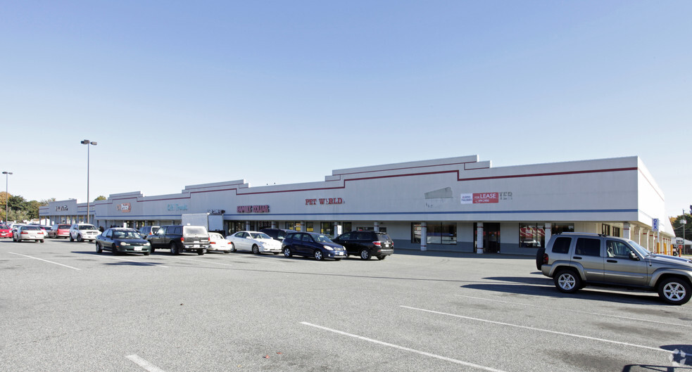 4019-4035 W Mercury Blvd, Hampton, VA for lease - Building Photo - Image 3 of 9