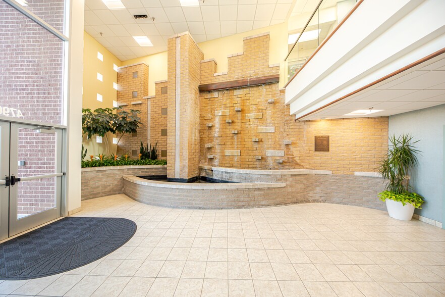 4790 Red Bank Rd, Cincinnati, OH for lease - Building Photo - Image 3 of 8