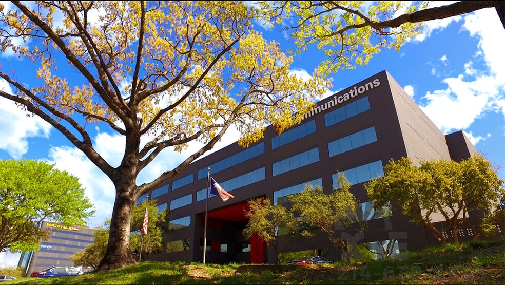 1300 W Mockingbird Ln, Dallas, TX for sale - Primary Photo - Image 1 of 1