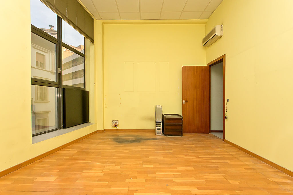 Manresa, BAR 08242 - Unit 1 -  - Interior Photo - Image 1 of 33