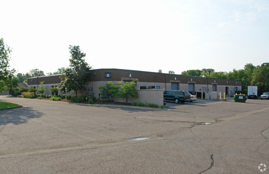 2835-2845 Hedberg Dr, Minnetonka, MN for lease - Building Photo - Image 3 of 3