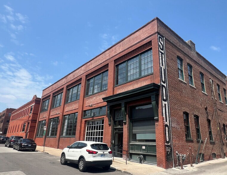 210 W 19th Ter, Kansas City, MO for sale - Primary Photo - Image 1 of 39