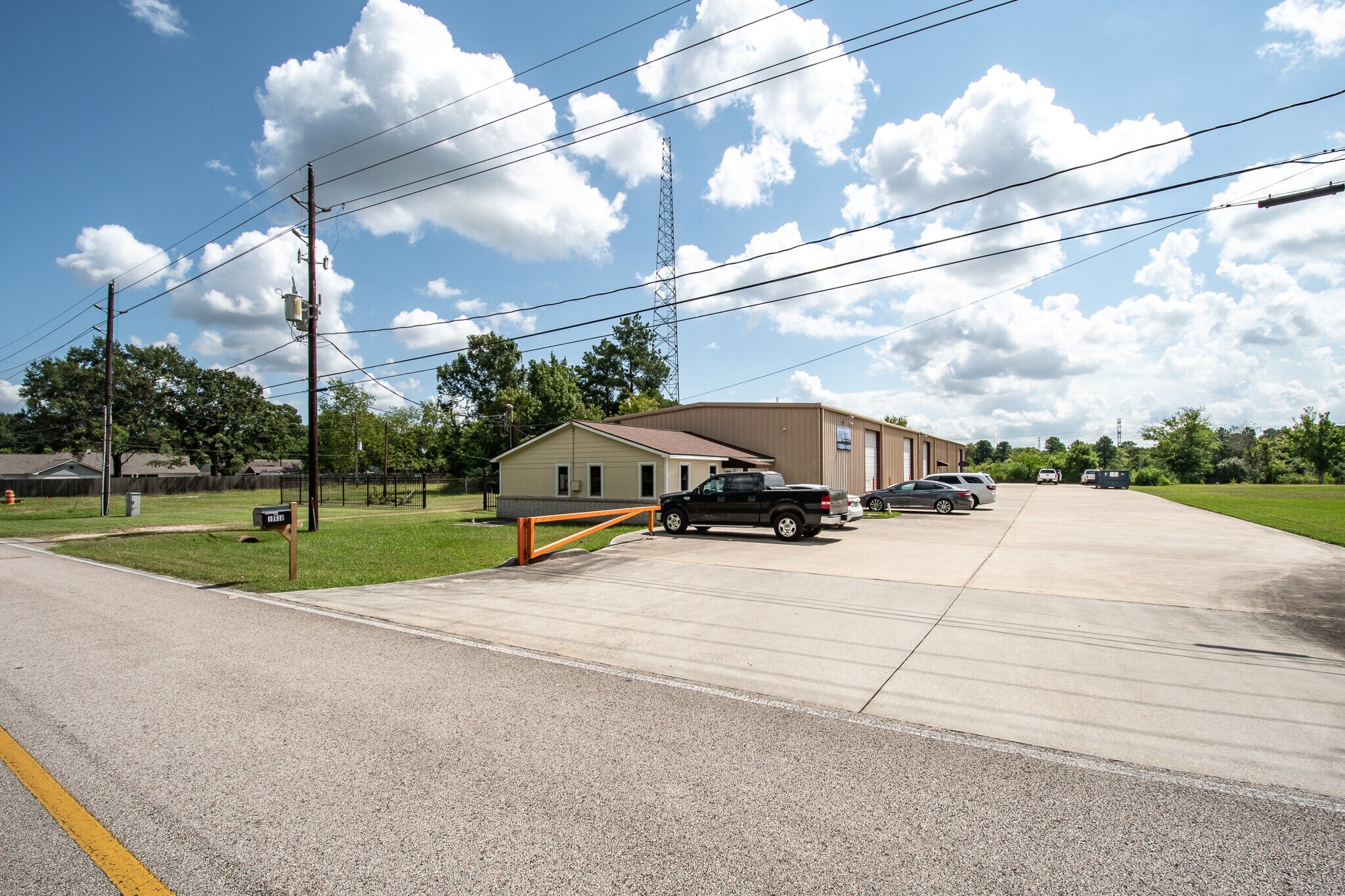 19650 Ramblewood Dr, Humble, TX 77338 8,000+ SF Office/Warehouse For