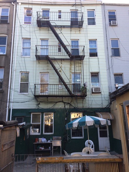 197 Johnson Ave, Brooklyn, NY for sale - Primary Photo - Image 1 of 1