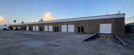 6100 Skyline Dr, Houston, TX for lease Building Photo- Image 2 of 5