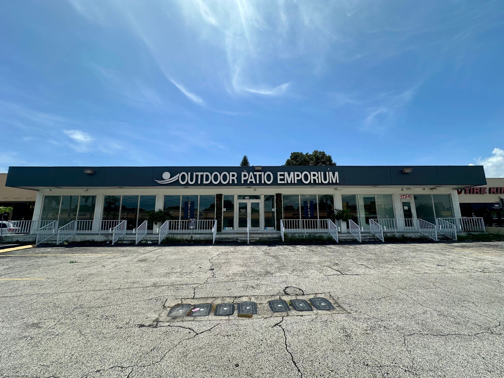 1724-1736 NE 163rd St, North Miami Beach, FL for lease Building Photo- Image 1 of 12