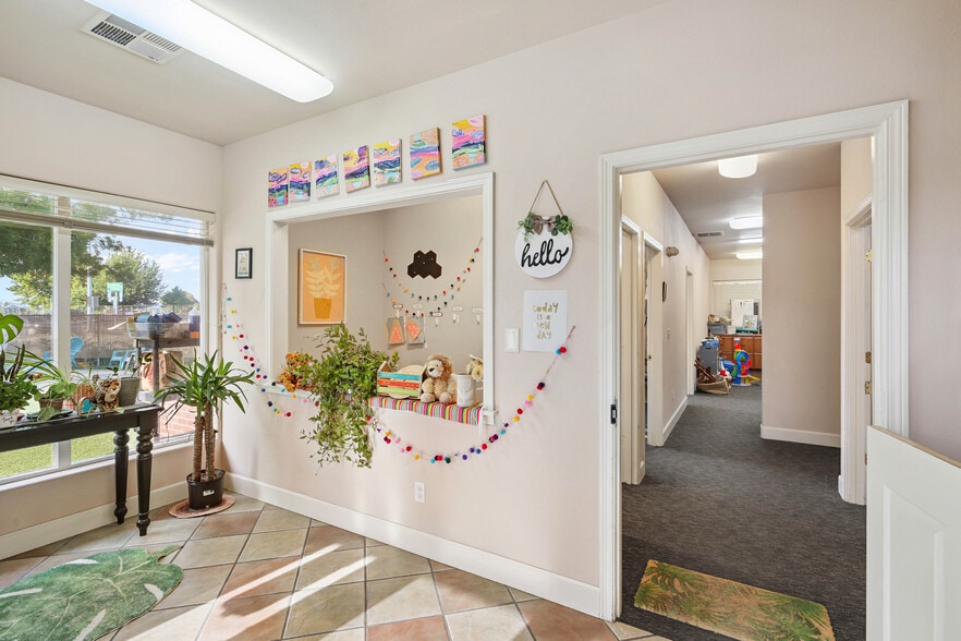 81 Freeman Ct, Central Point, OR for sale - Building Photo - Image 3 of 37