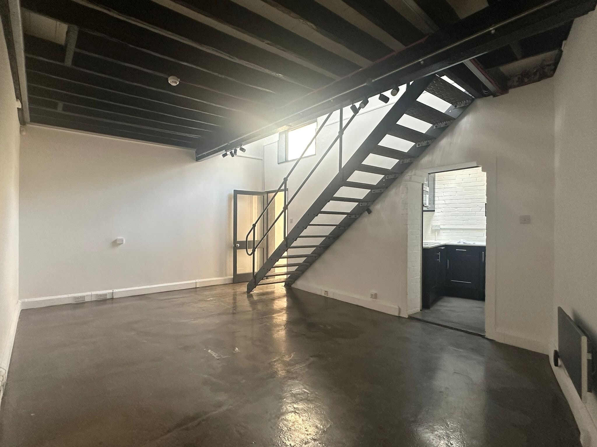 133 Notting Hill Gate, London for lease Interior Photo- Image 1 of 5