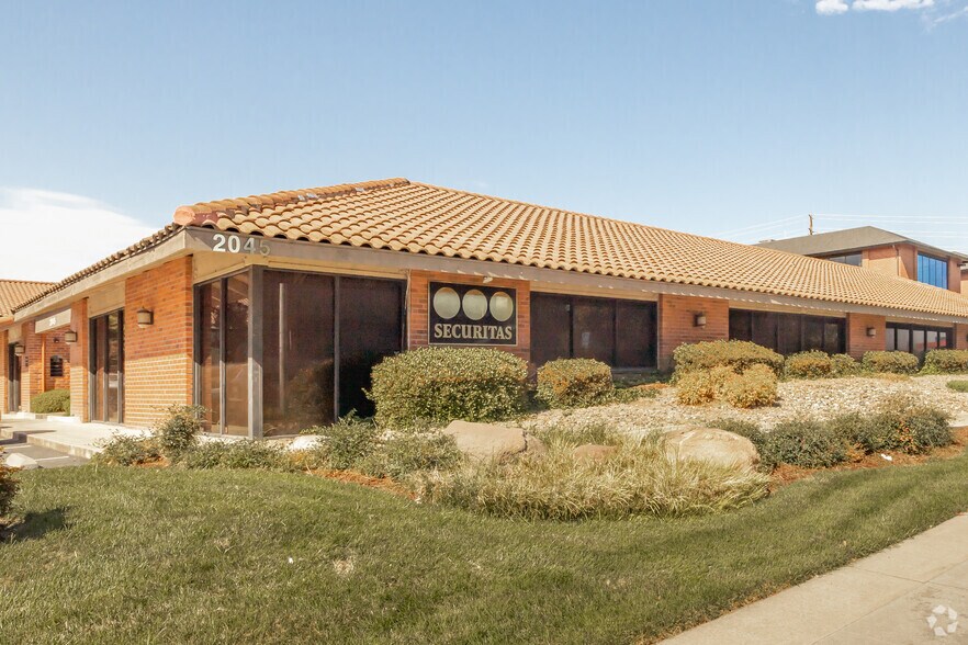 2045 Hurley Way, Sacramento, CA for sale - Primary Photo - Image 1 of 4