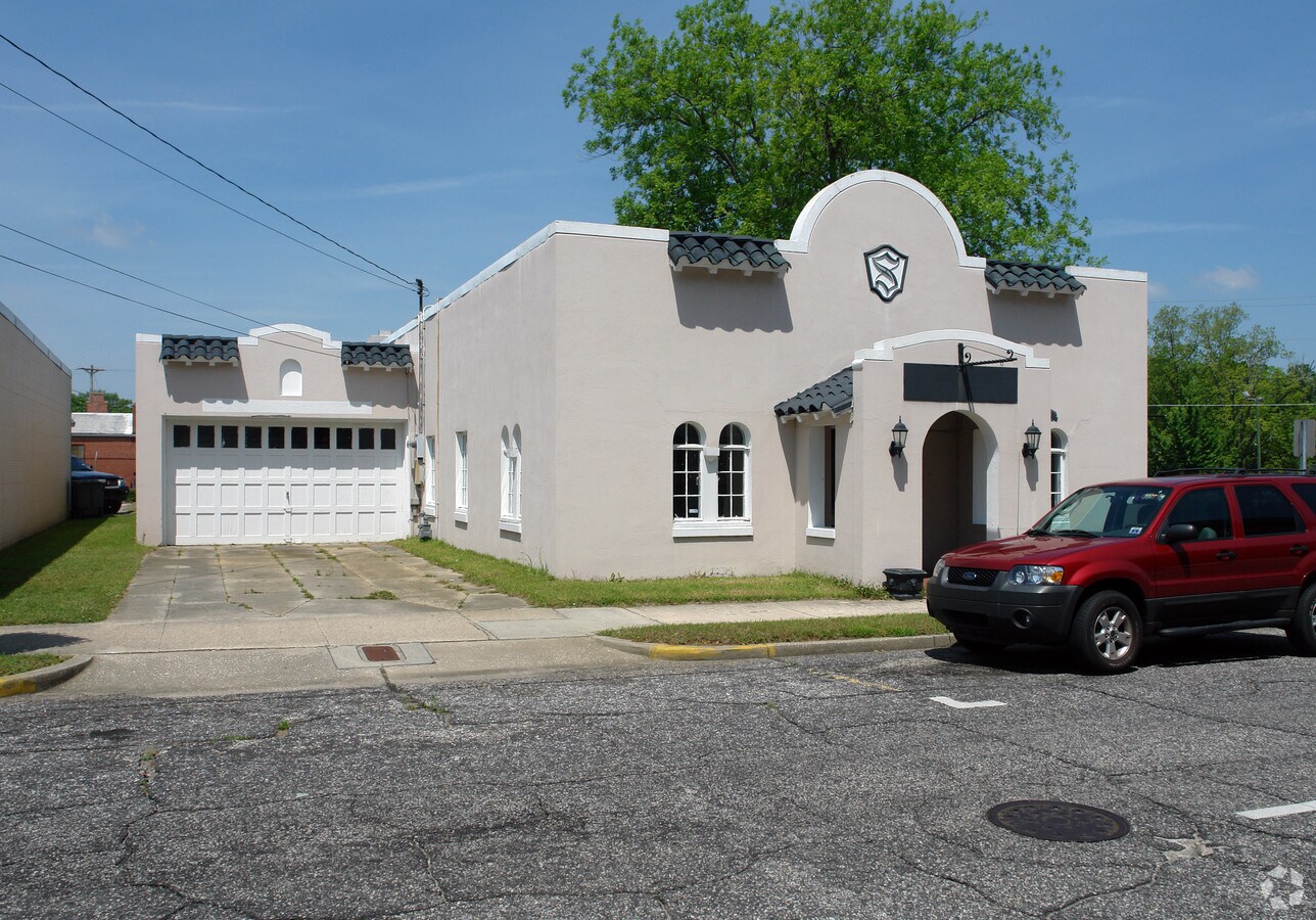 605 N Elm St, Lumberton, NC 28358