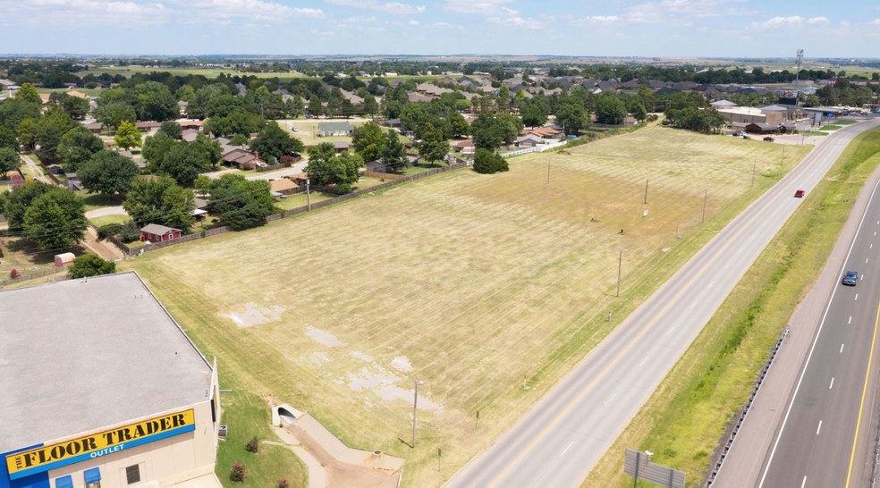 2001 E Main St, Weatherford, OK for sale - Primary Photo - Image 1 of 4