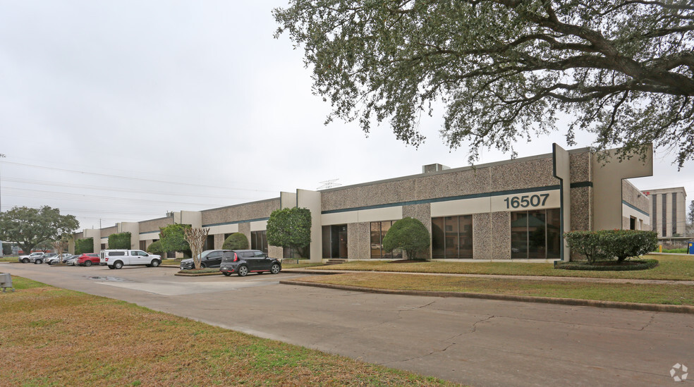 16507 Hedgecroft Dr, Houston, TX for lease - Primary Photo - Image 1 of 3