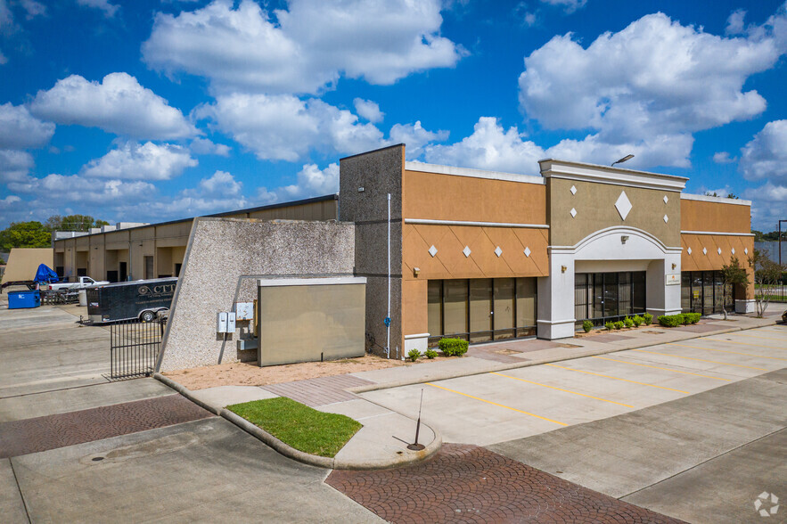 11233 Crown Park Dr, Houston, TX for lease - Building Photo - Image 3 of 8