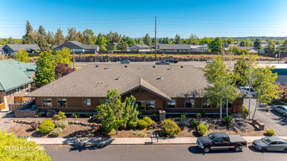 2464 SW Glacier Pl, Redmond, OR for sale - Building Photo - Image 3 of 17