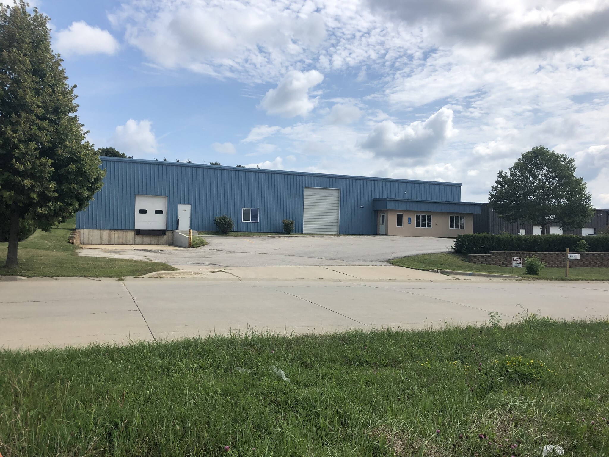 6325 7th Street Ct SW, Cedar Rapids, IA for sale Primary Photo- Image 1 of 1