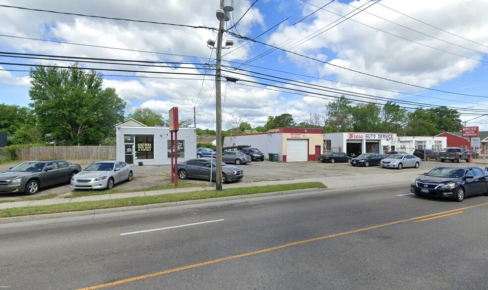 Automotive Retail Building Assemblage portfolio of 2 properties for sale on LoopNet.com - Building Photo - Image 1 of 2