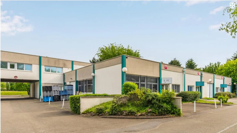 Rue Eugène Hénaff, Trappes for lease - Building Photo - Image 1 of 6