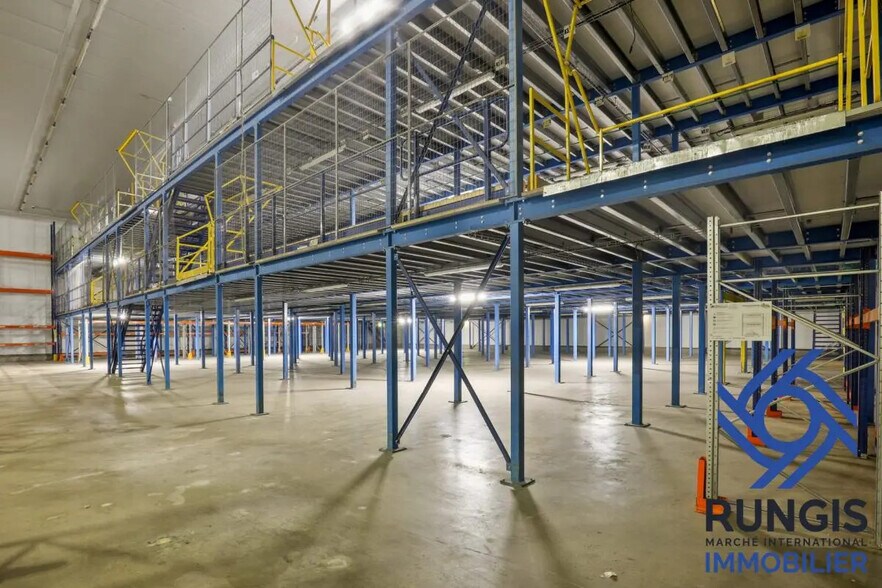 Industrial in Chilly-Mazarin for lease - Interior Photo - Image 1 of 3