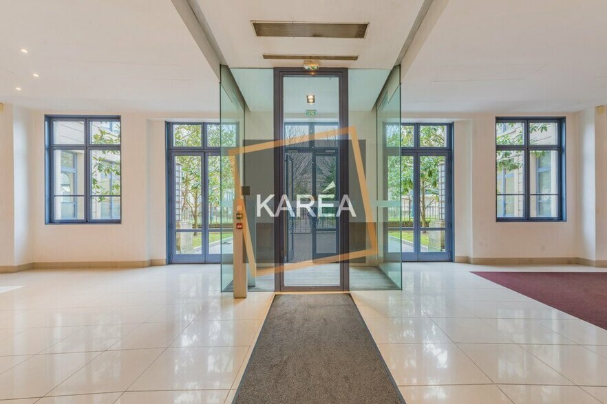 Office in Chessy for lease - Lobby - Image 2 of 5