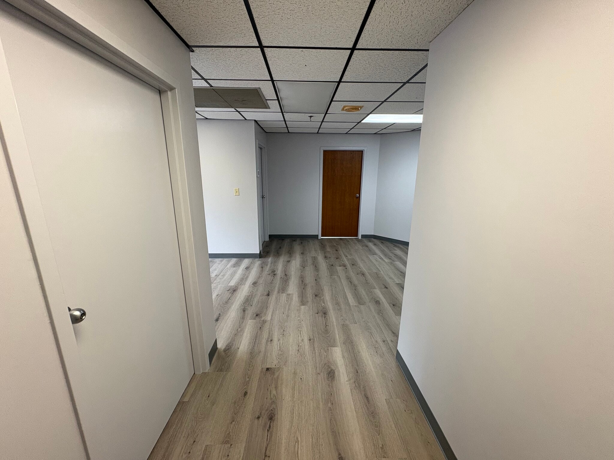 136 S Illinois Ave, Oak Ridge, TN for lease Interior Photo- Image 1 of 7