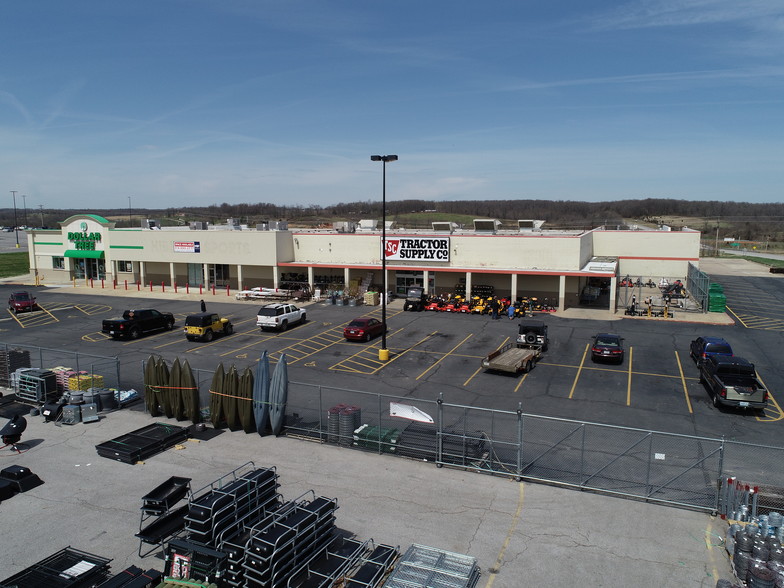 1011 Old Exeter Rd, Cassville, MO 65625