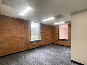 777 High St, Eugene, OR for lease Interior Photo- Image 2 of 3