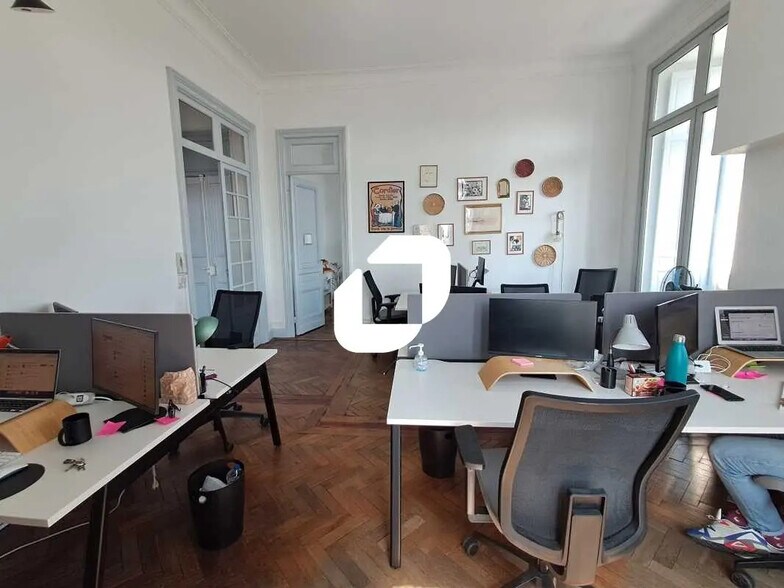 Office in Bordeaux for lease - Interior Photo - Image 2 of 7