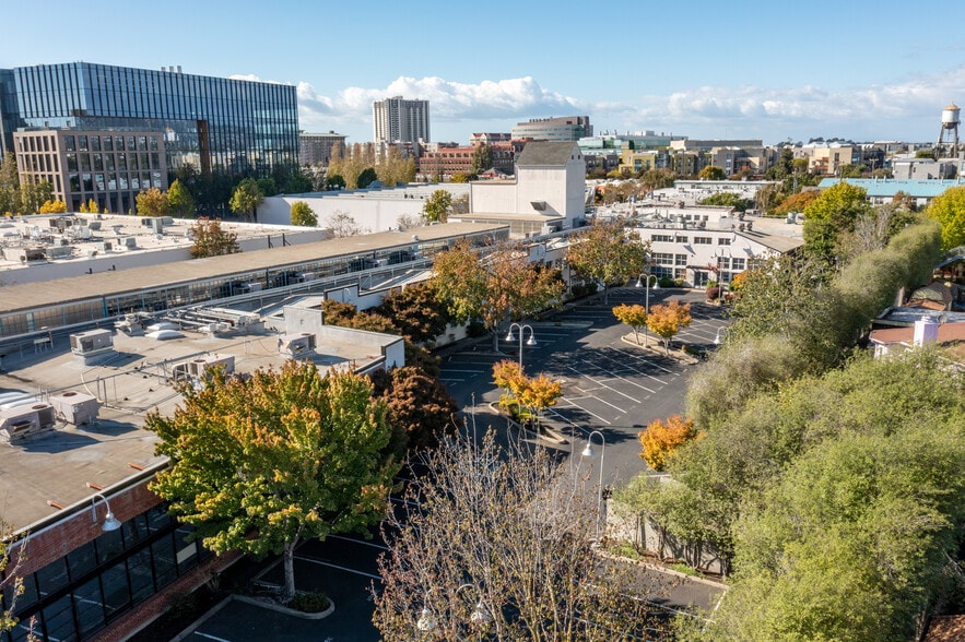 1250 53rd St, Emeryville, CA for lease - Building Photo - Image 2 of 5