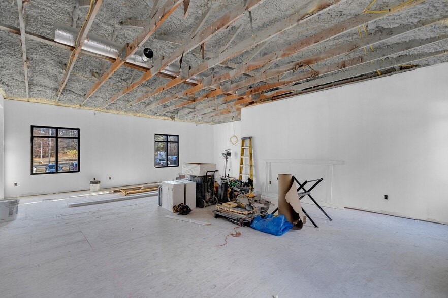 737 Bridgeport Ave, Shelton, CT for lease - Interior Photo - Image 2 of 28