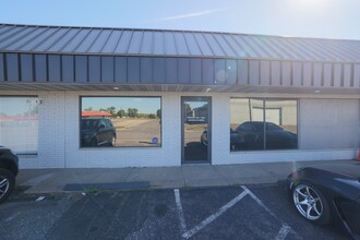 8409-8419 NE Center Dr, Minneapolis, MN for lease Building Photo- Image 2 of 25