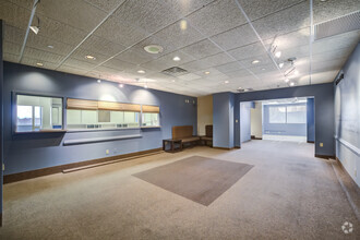 120 N Eagle Creek Dr, Lexington, KY for lease Interior Photo- Image 1 of 7