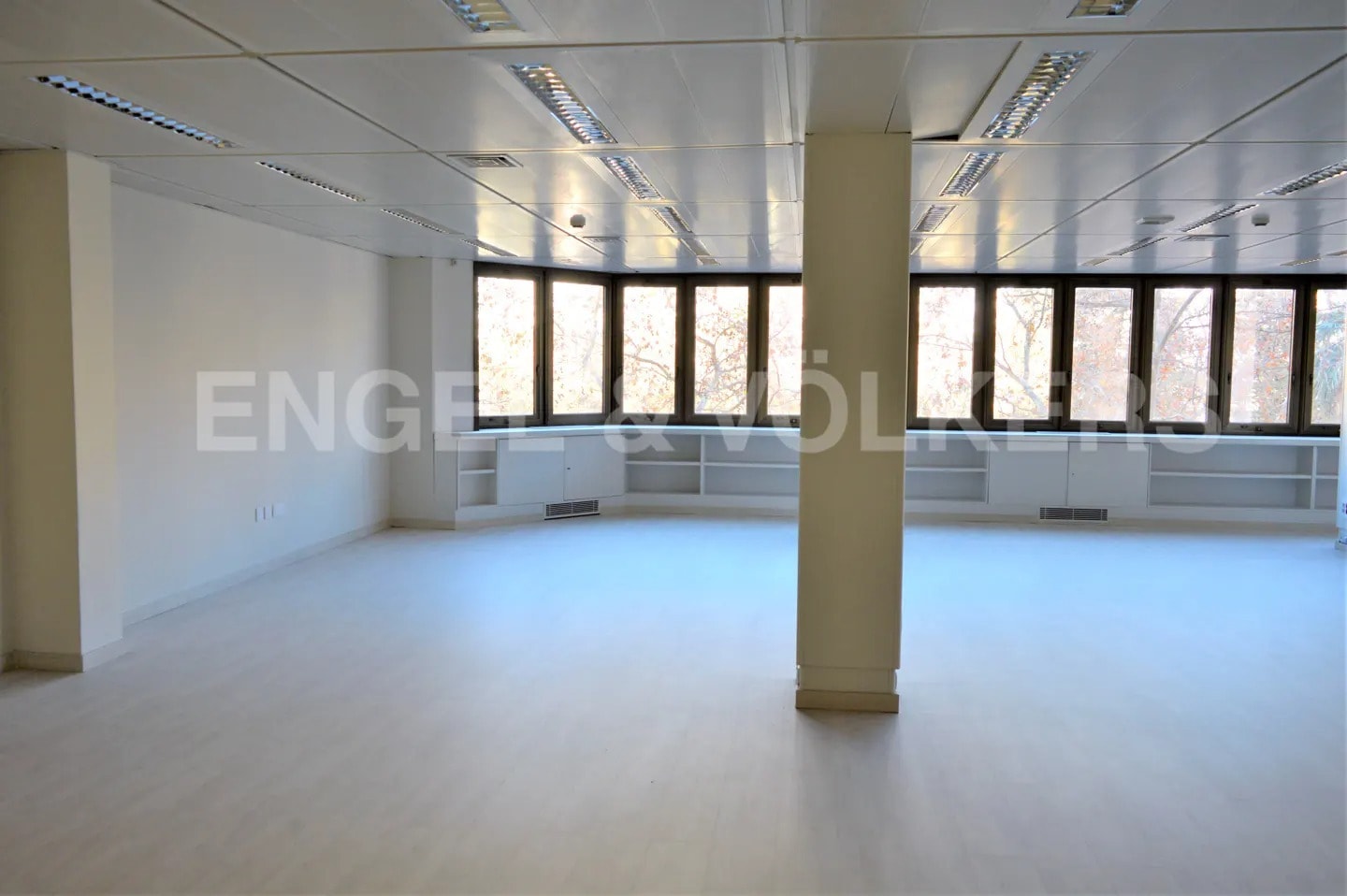 Plaça de Francesc Macià, Barcelona, Barcelona for lease Interior Photo- Image 1 of 6