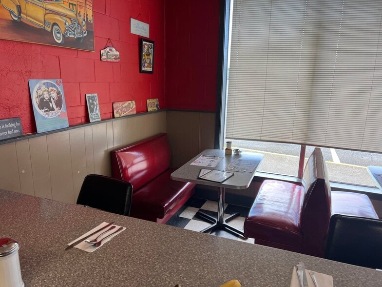 151 High St, Ellsworth, ME for sale - Interior Photo - Image 3 of 5