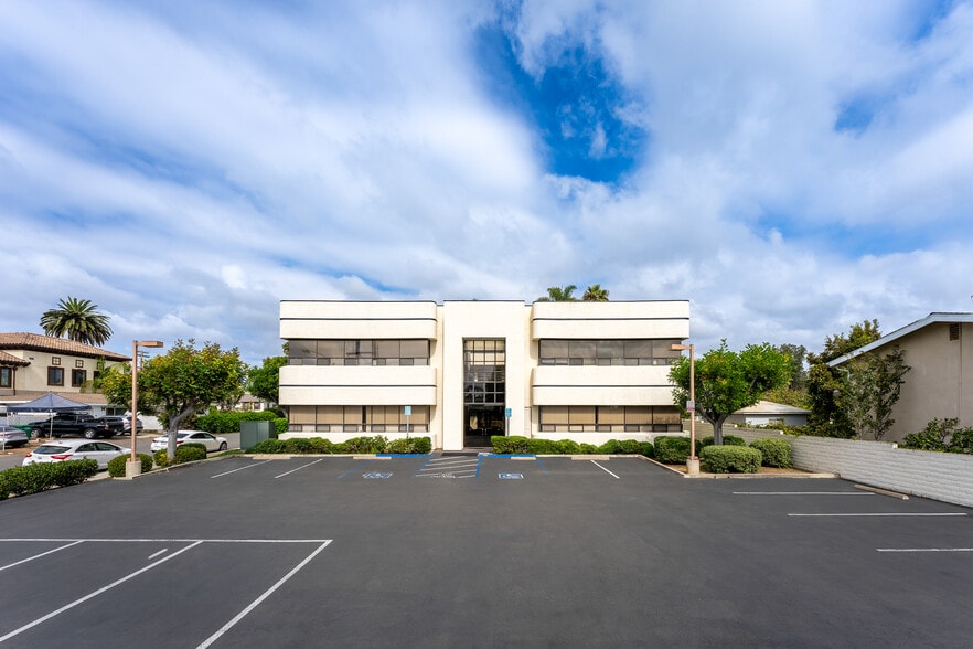 2777 Jefferson St, Carlsbad, CA for lease - Building Photo - Image 2 of 9