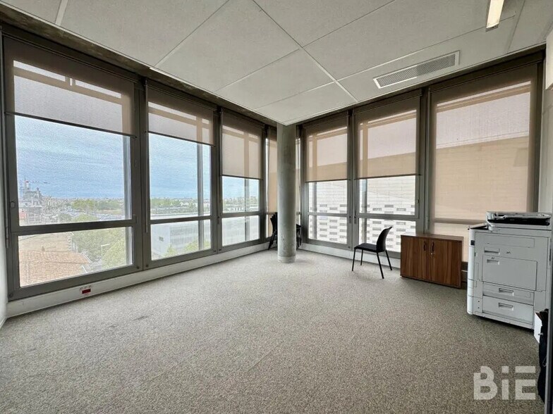 Office in Bordeaux for lease - Interior Photo - Image 2 of 6