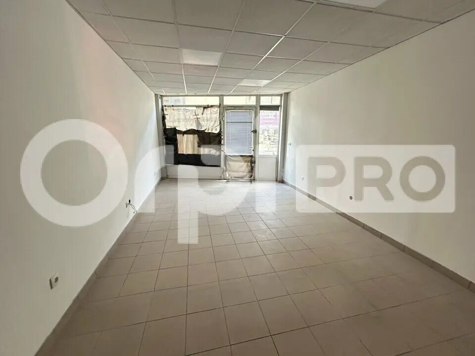Retail in Beauvais for lease Interior Photo- Image 1 of 5
