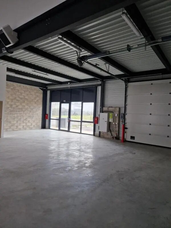 27 Avenue Du Gros Chene, Éragny for lease Interior Photo- Image 1 of 7