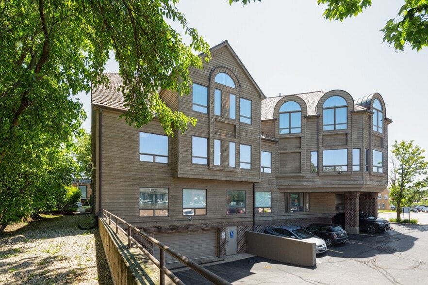 330 E Main St, Barrington, IL for lease - Building Photo - Image 3 of 13