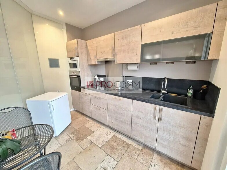 Office in Tours for lease - Interior Photo - Image 3 of 5