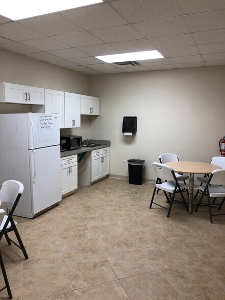 8404-8414 Wilsky Blvd, Tampa, FL for sale - Interior Photo - Image 3 of 10