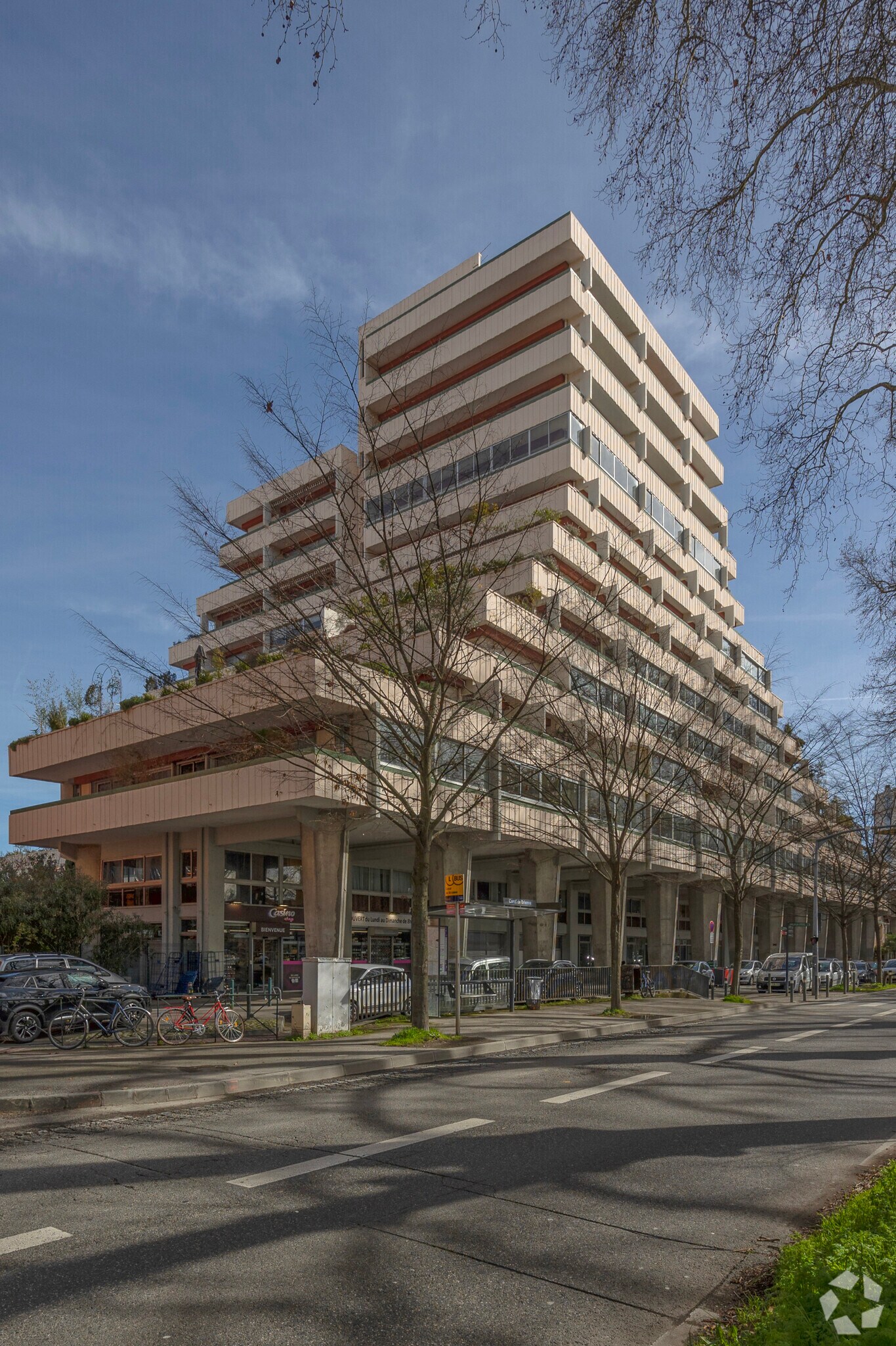 Multifamily in 100-102 Allée De Barcelone, Toulouse for sale Primary Photo- Image 1 of 2