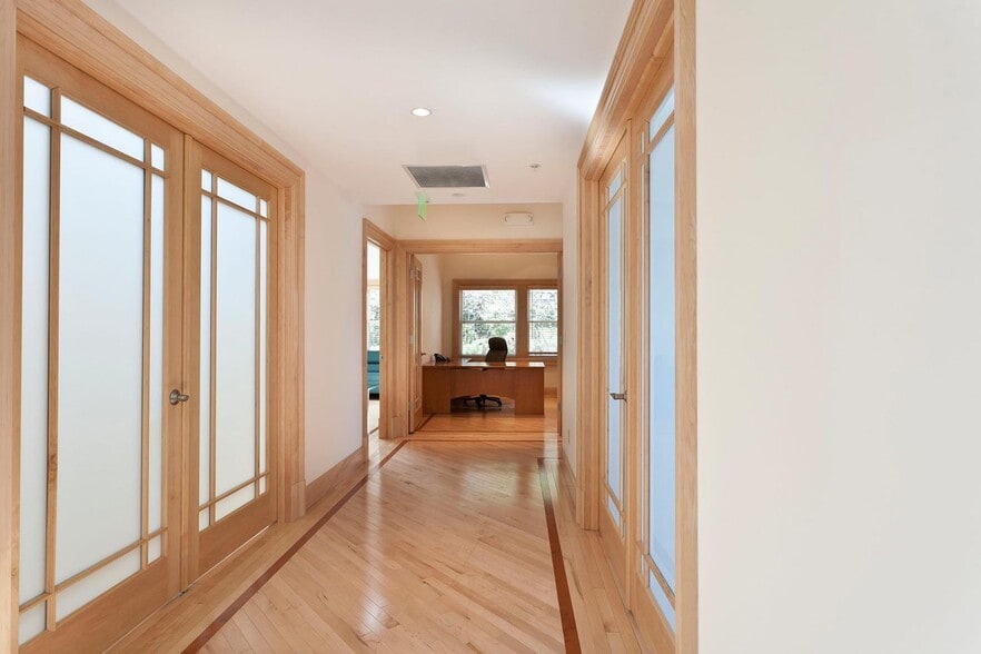 1330 Post Rd E, Westport, CT for lease - Interior Photo - Image 2 of 8