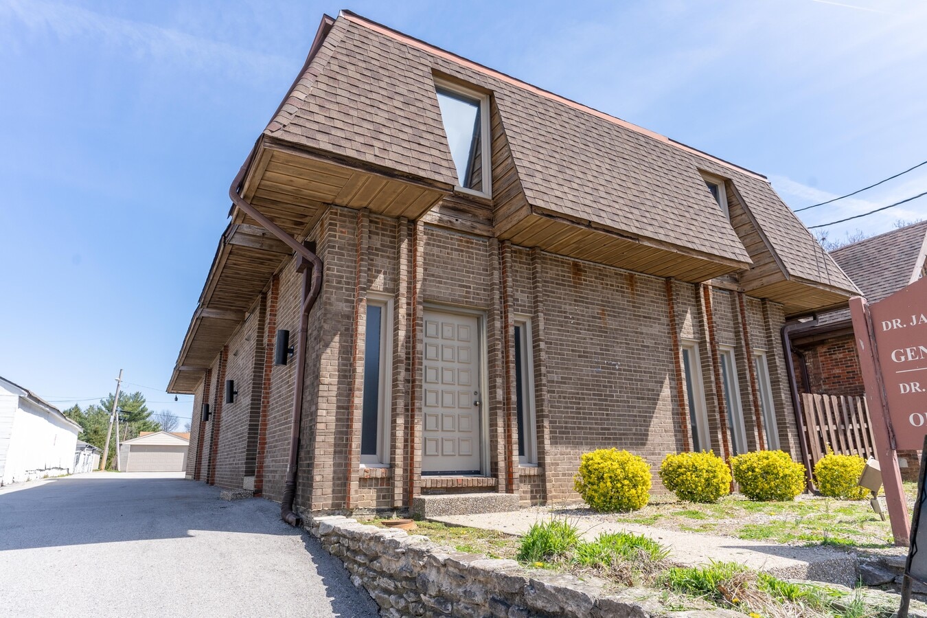 3809 Poplar Level Rd, Louisville, KY 40213