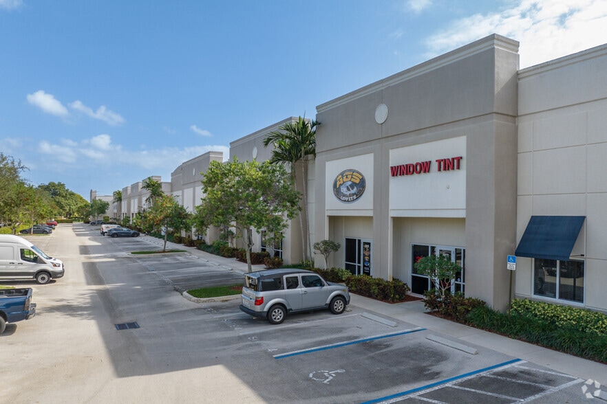 2450 W Sample Rd, Pompano Beach, FL for lease - Building Photo - Image 3 of 13