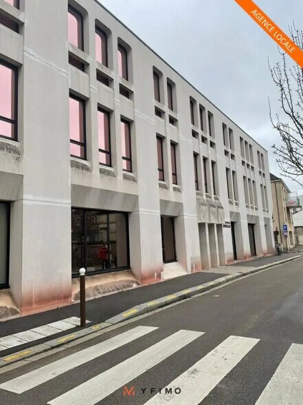 Office in Mantes-la-Jolie for lease - Building Photo - Image 1 of 1