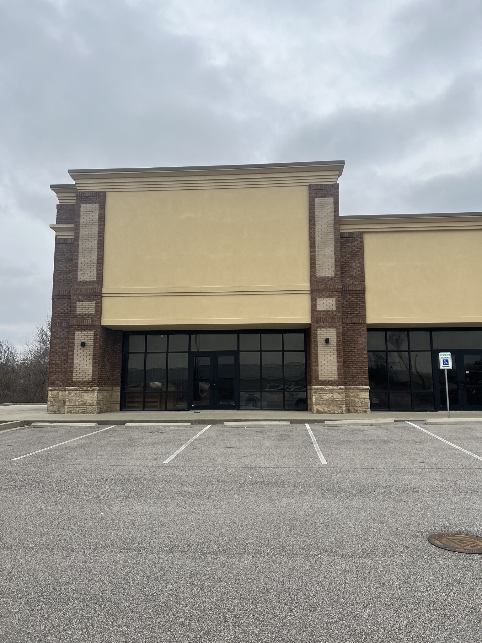 2127 E Parrish Ave, Owensboro, KY 42303 - Retail for Lease | LoopNet