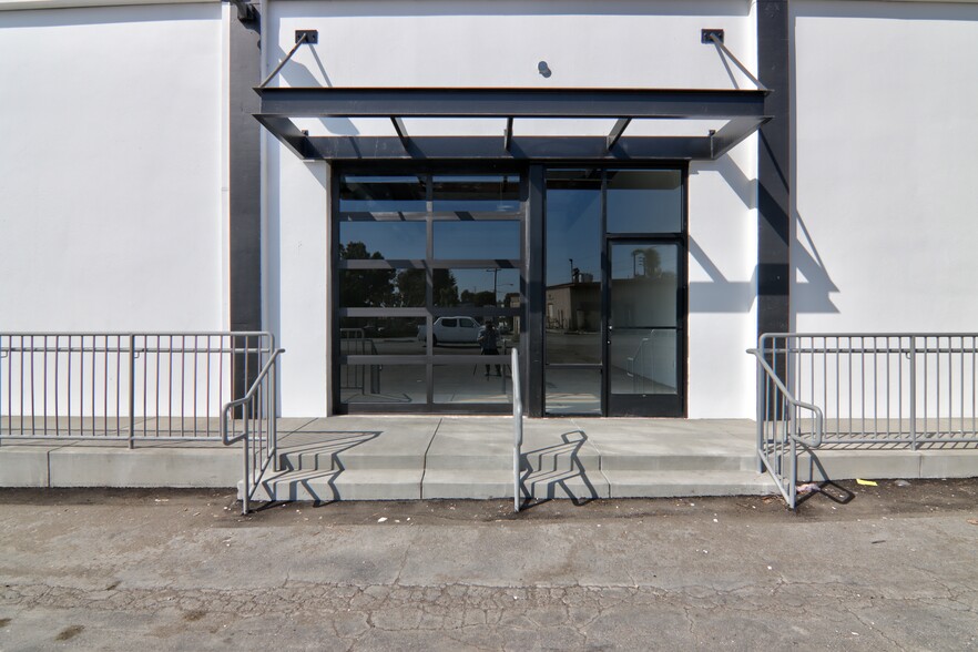 3860 E Main St, Ventura, CA for lease - Building Photo - Image 3 of 16