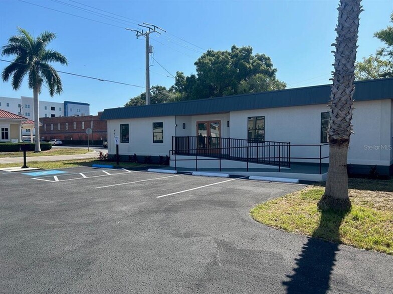 801 9th St W, Bradenton, FL for sale - Primary Photo - Image 1 of 1