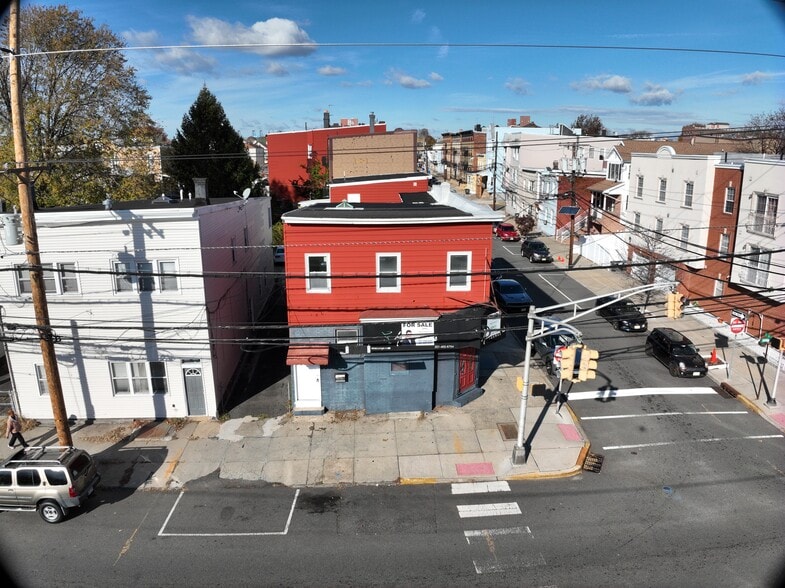 147 Avenue E, Bayonne, NJ for sale - Matterport Community - Image 3 of 32