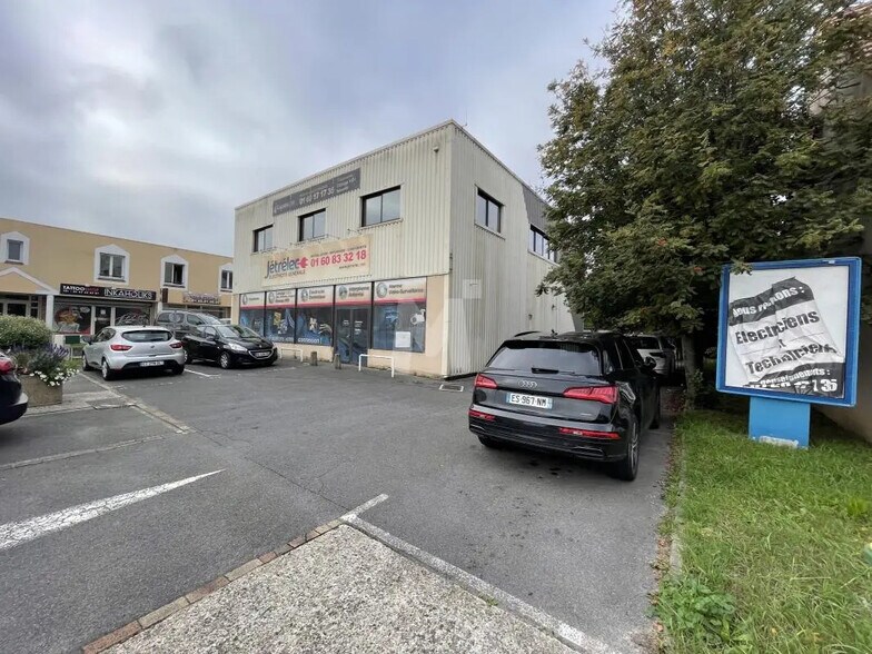 Flex in Égly for sale - Building Photo - Image 3 of 9